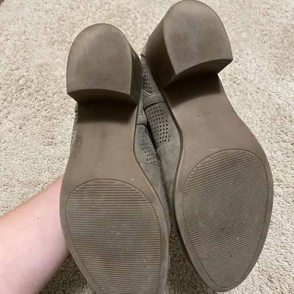 🚨SHOE SALE🚨 C.R. Suede Ankle Booties - Picture 3 of 8